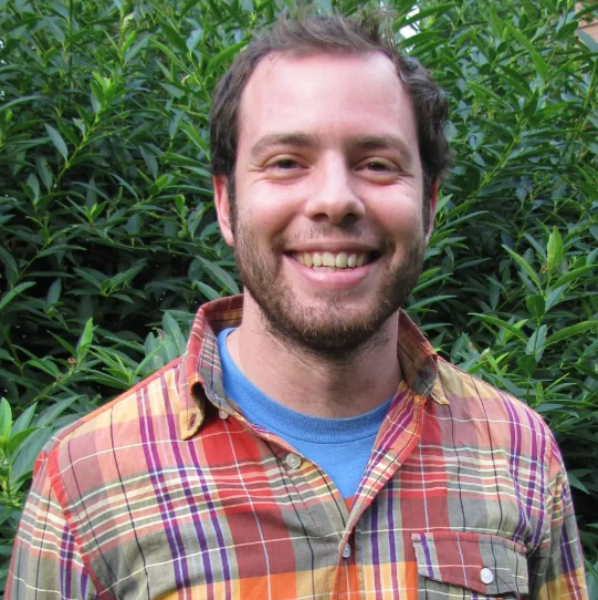 Ezra Markowitz headshot.png