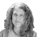 A black-and-white headshot of Liz Moyer