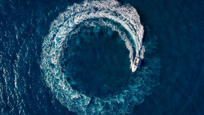 circle boat sea