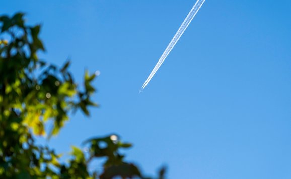 airplane with contrails